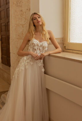 103.1 Adorious Collection_Arieke_CU Front_5